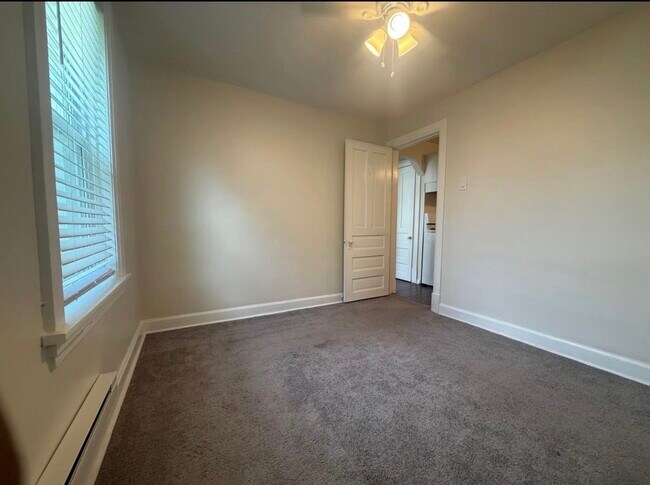 Photo - 3657 W Oakdale Ave Unidad #1