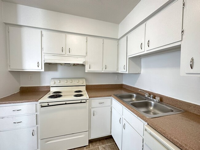 Courtyard Apartments