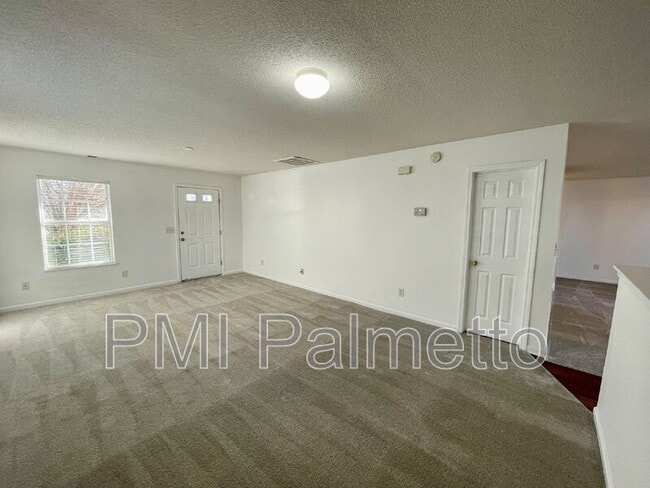 Photo - 944 Schofield Ln