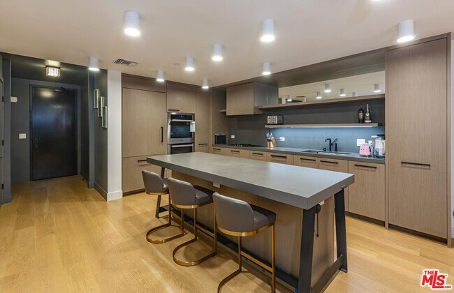 10777 Wilshire Blvd Unit 205