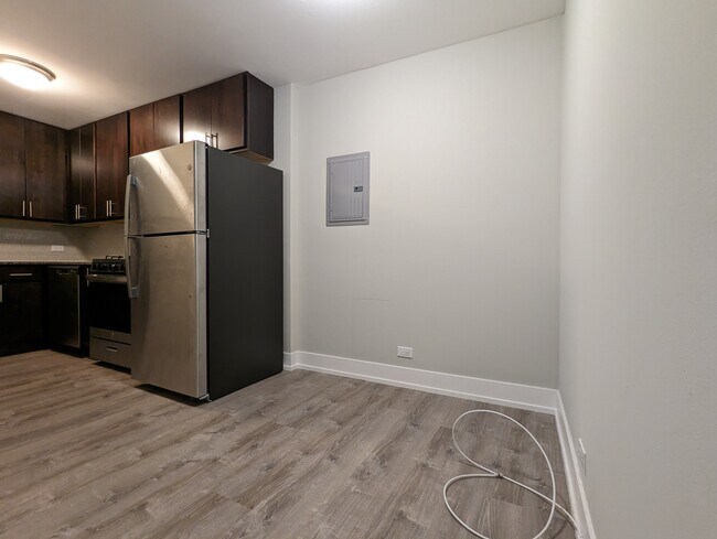 Photo - 542 W Surf St