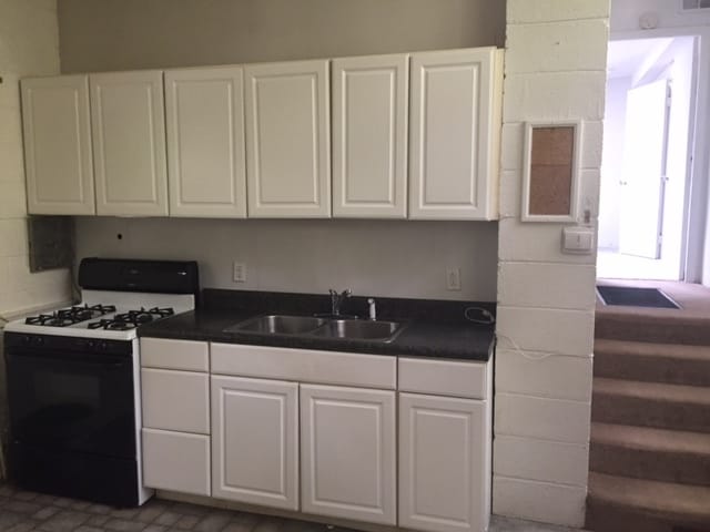 Building Photo - 2221 Center Ave Unit A
