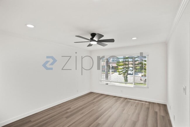 Photo - 3068 Nightingale Pl