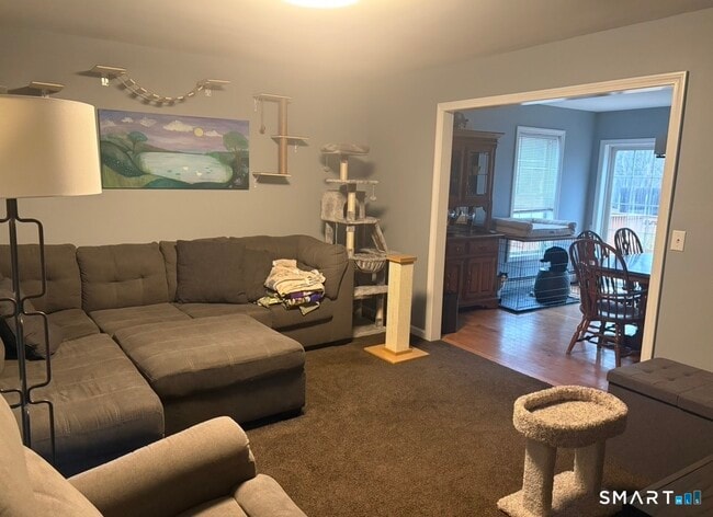 Photo - 939 N Main St