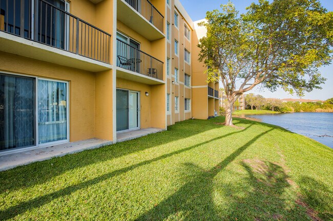 Marina Bay Apartments For Rent in Lake Worth, FL