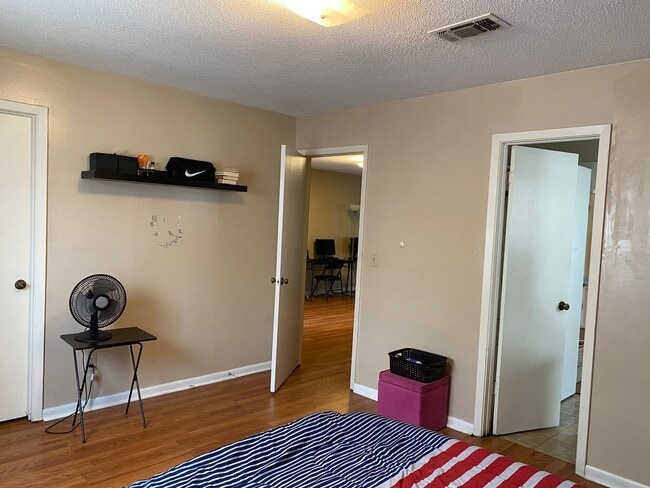 Photo - 114 Helen Cir Unidad 114 Helen A