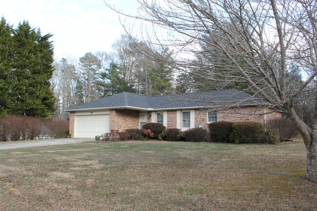 Building Photo - 40 Bluebird Lane Rental
