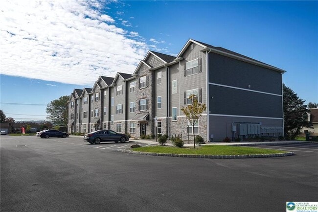 Building Photo - 1210 Eaton Ave Unit 206