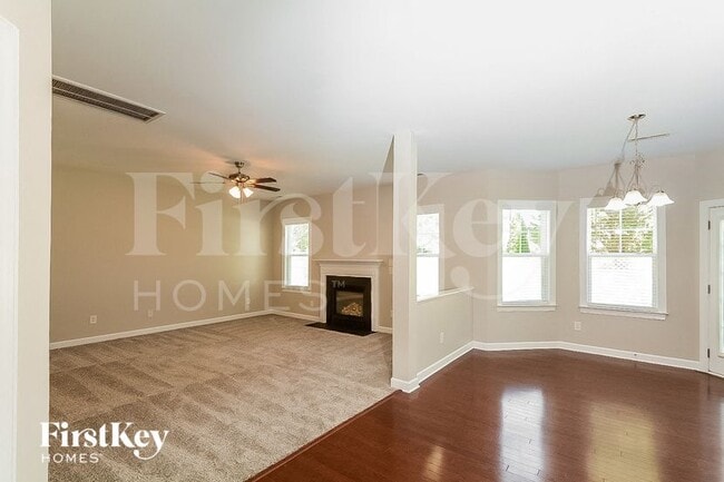 Photo - 215 Buck Johnson St