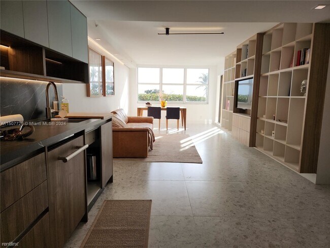 Photo - 2 br, 2 bath Condo - 2555 Collins Ave Apt 306 Unit Apt 306