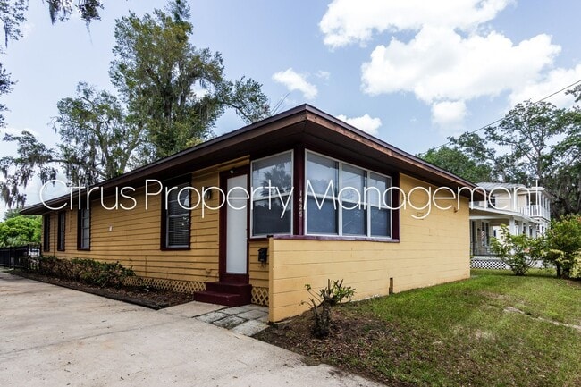 Photo - Charming Duplex in Mills 50 District