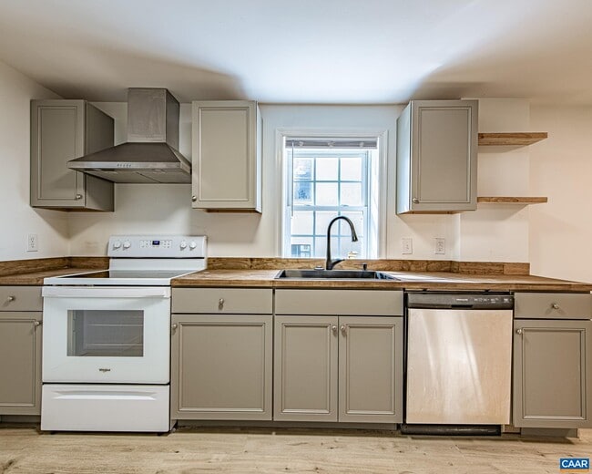 Photo - 2308 Center Ave