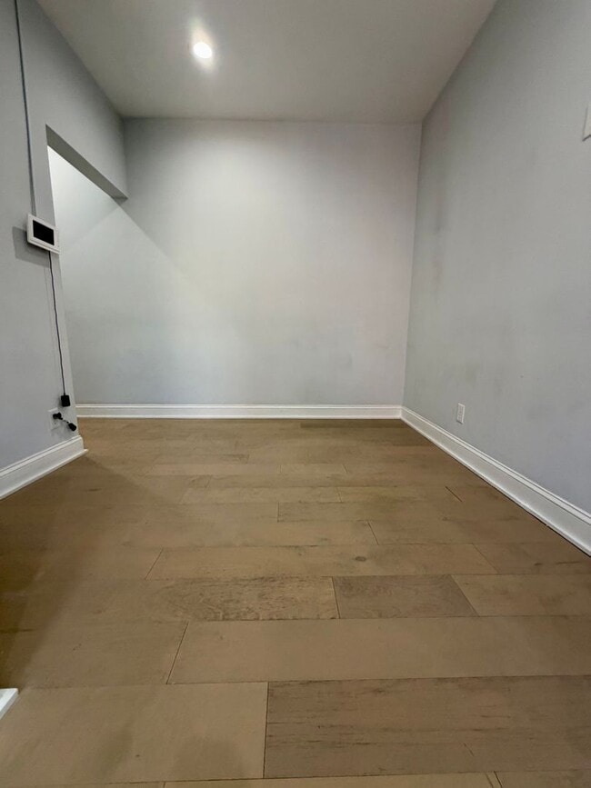 1247 Snyder Ave Unit 3