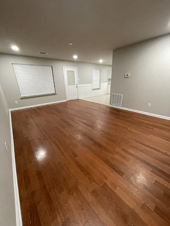 Photo - "Charming 3-Bed Home with Modern Touches & 2 Baths on Marion Street, Benton!"