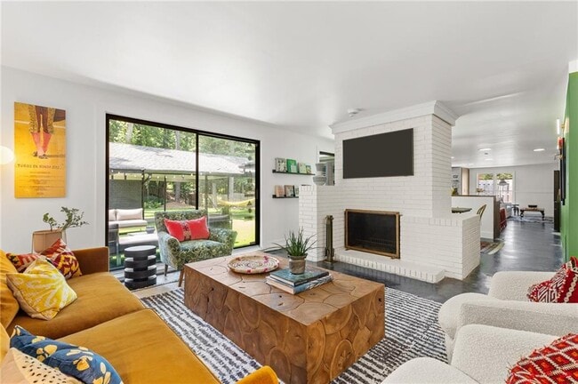 Photo - 3252 W Roxboro Rd NE