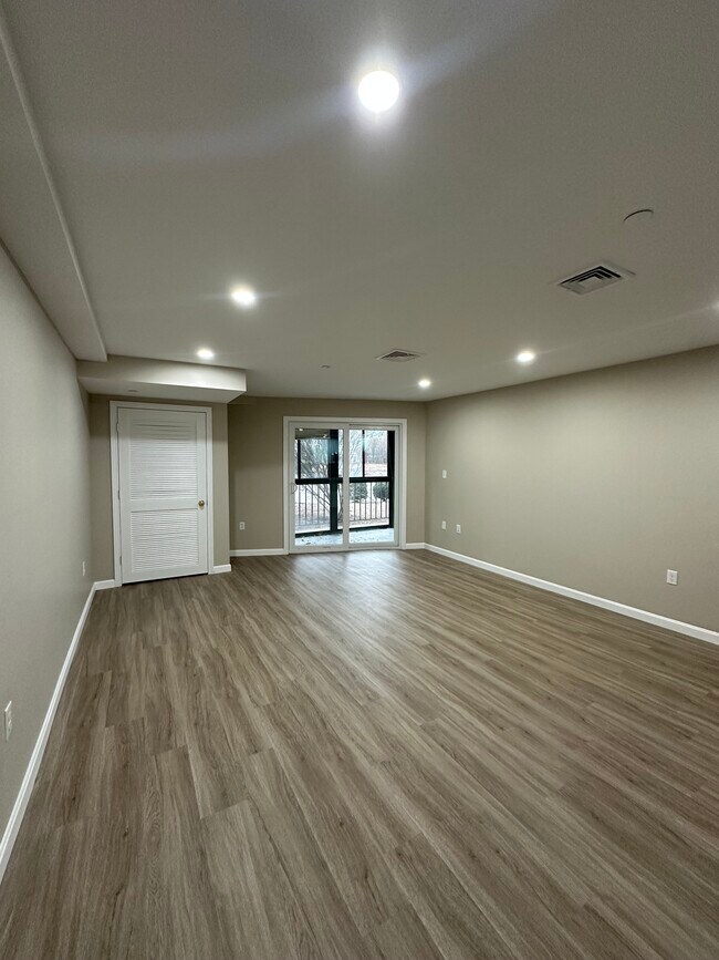 Photo - 64 Willard St Unidad 110