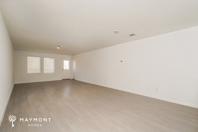 Photo - 554 Layne Overlook