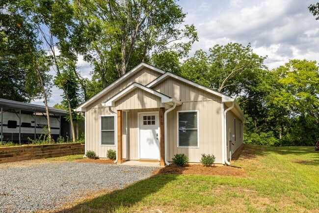 Photo - 810 Long St