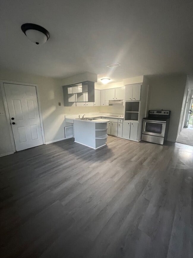Photo - 3 Bed 2 Bath | Single Car Garage | Washer/Dryer Hookups | Central Air | Pet Friendly | Section 8 ...