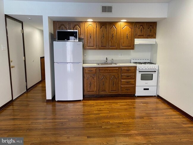 Building Photo - 1824 South St Unit 2
