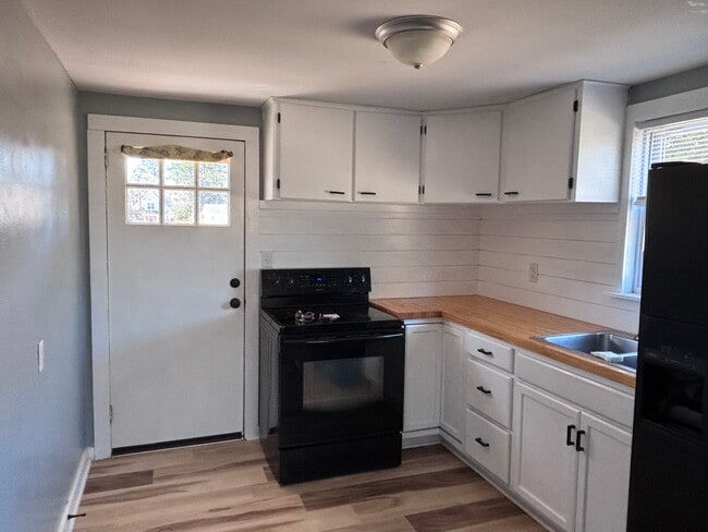 Photo - 405 S Dudley St