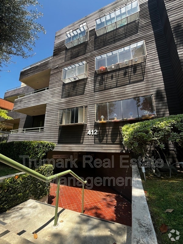 Building Photo - 412 N Kenwood St Unit 304 Rental