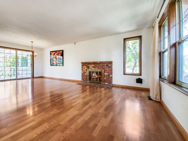 Photo - Spacious 5-Bedroom Split Entry Home on Private Street Near I-5