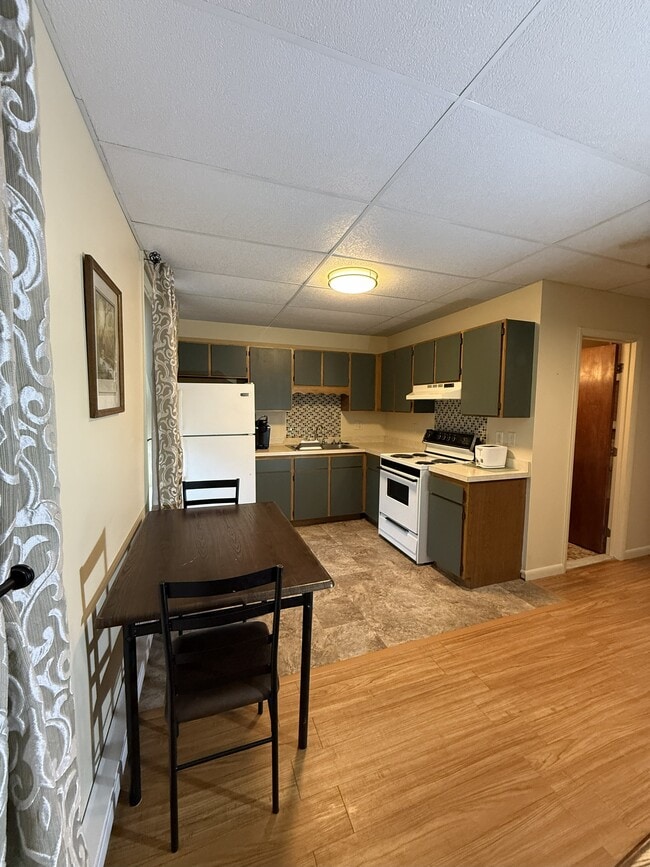 Photo - 147 S Main St