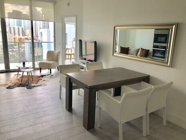 Photo - 2900 NE 7th Ave Unidad 1008