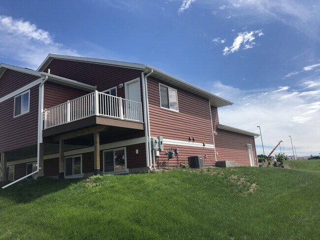 Photo - Quality Built Twinhome North Bismarck 2Bedroom 1 1/2 Bath SORRY NO PETS!!