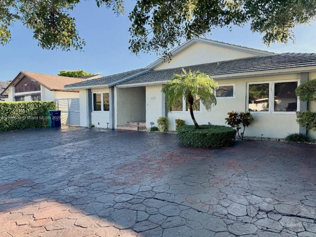 Photo - 621 SW 99th Pl House