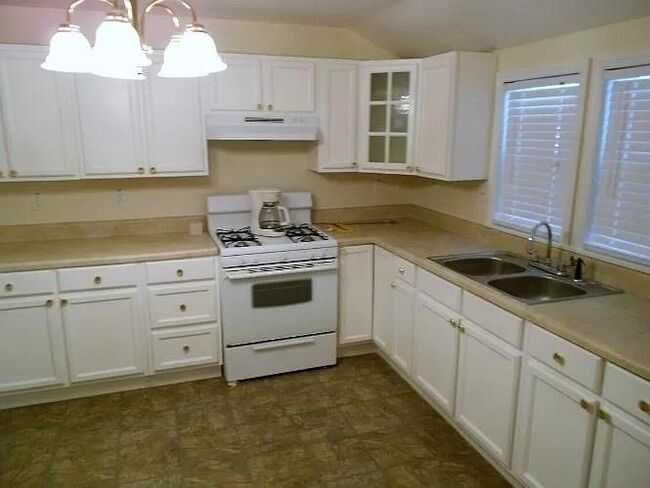 Photo - 106 N Pine St House