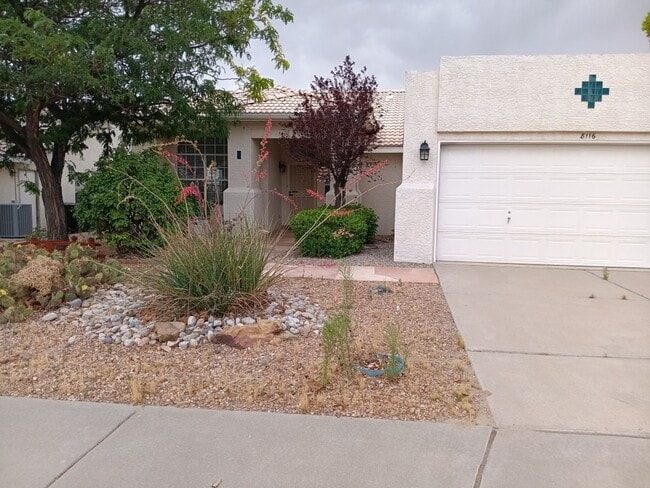 Building Photo - 4 Bedroom, 2 Bathroom! Lovely Home!
