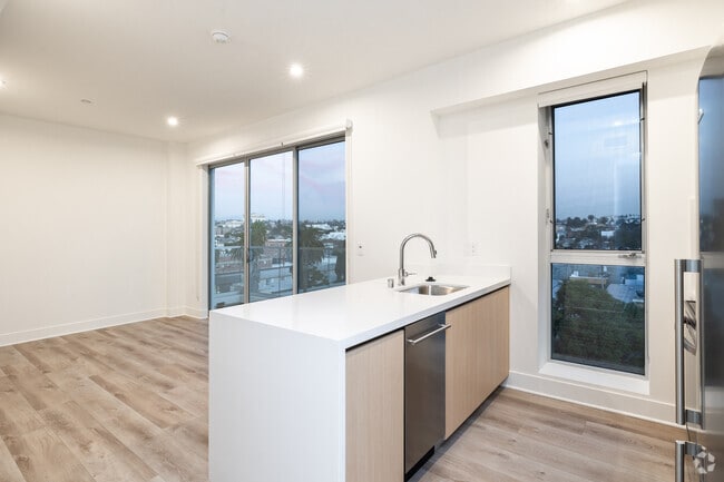 2BR, 1BA - The Hummingbird LA - Brand New Rental