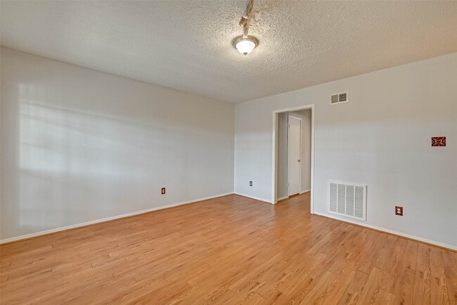 7714 Renwick Dr Unidad K113