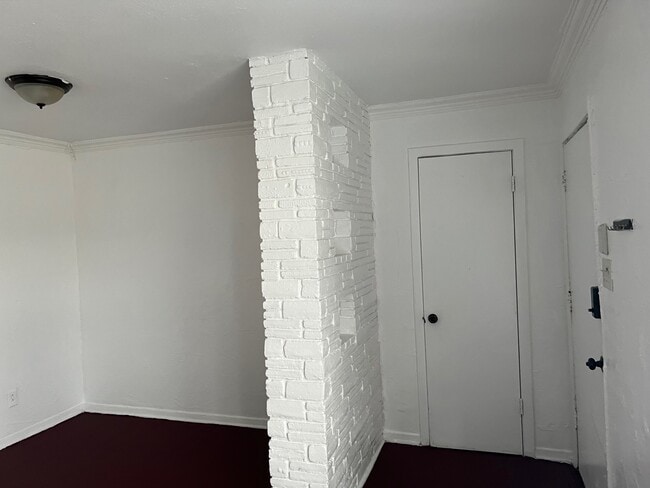 Photo - 1306 Scarborough Ln