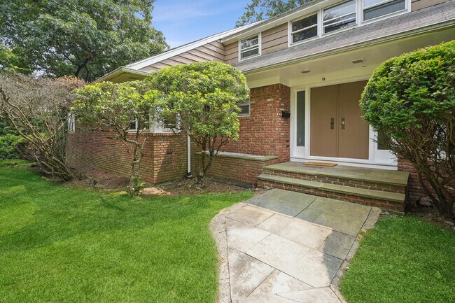 Photo - 18 Dorison Dr House