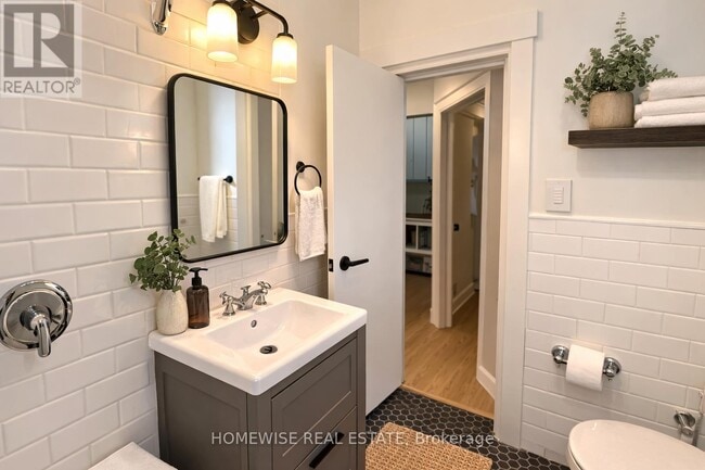 Photo - 1542 King St W Unité 2