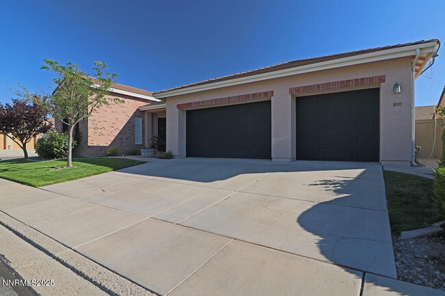 Photo - 1692 Broadstone Way