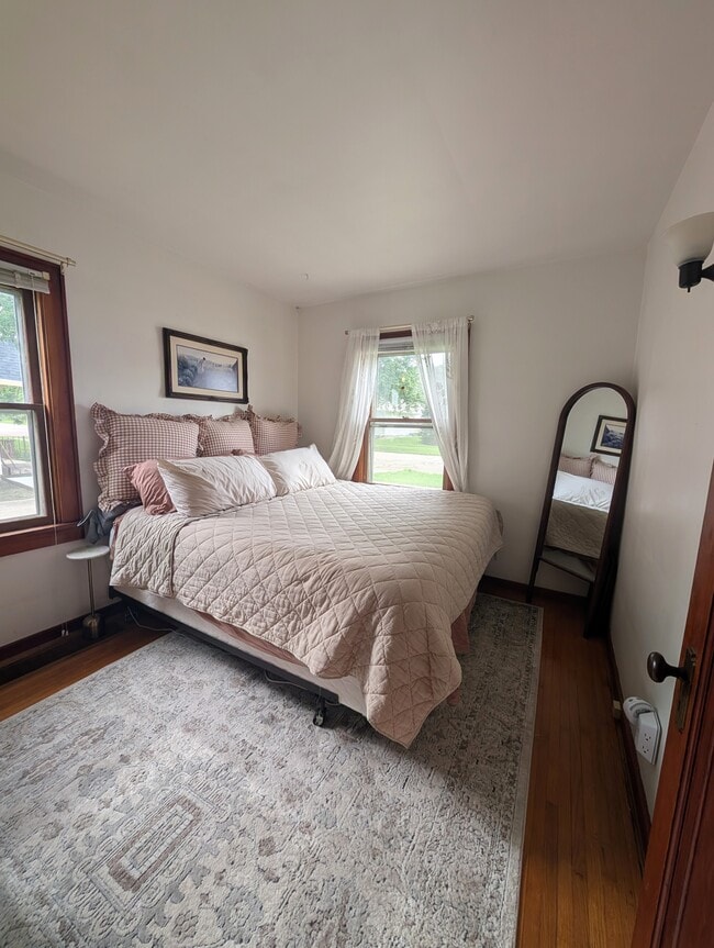 Bedroom - 807 Pleasant St