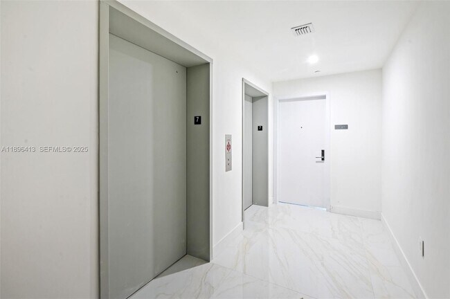 Photo - 700 NE 24th St Unit 702