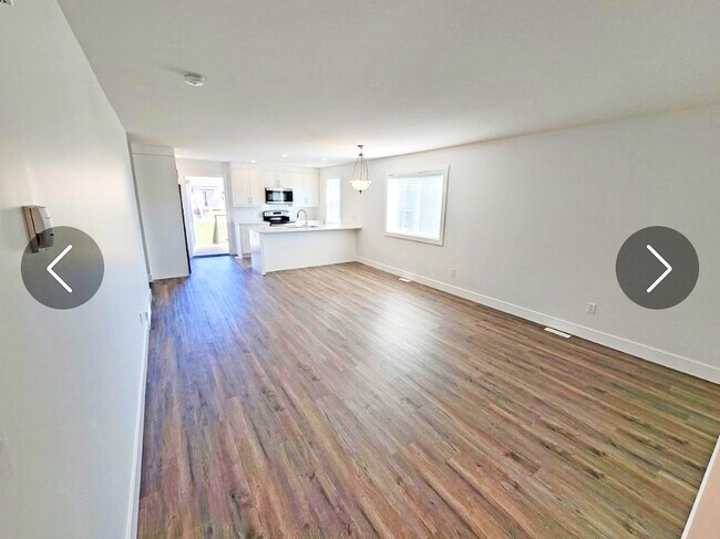 8617-A-8685 85 St