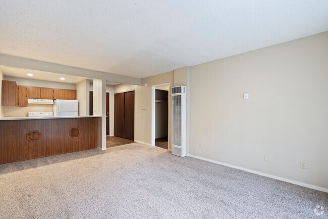 1BR, 1BA - 640 SF