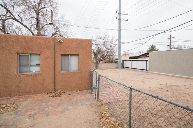 Photo - 815 Girard Blvd NE Unit Guest House