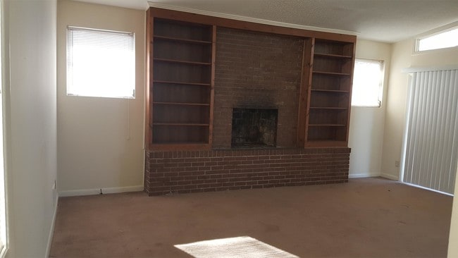 Photo - 208 Latonea Dr
