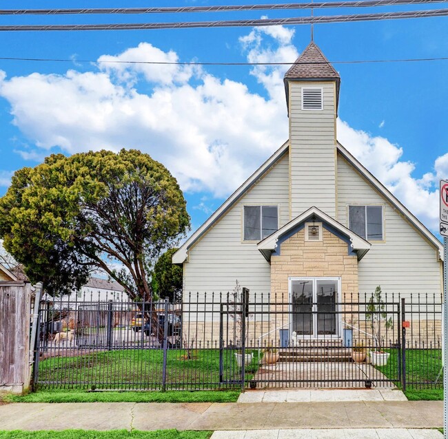 Building Photo - 5102 Center St