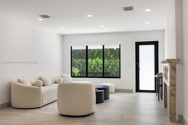 Photo - 615 SW 21st Rd