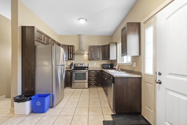 Photo - 9205-9293 93 Ave Unit 102