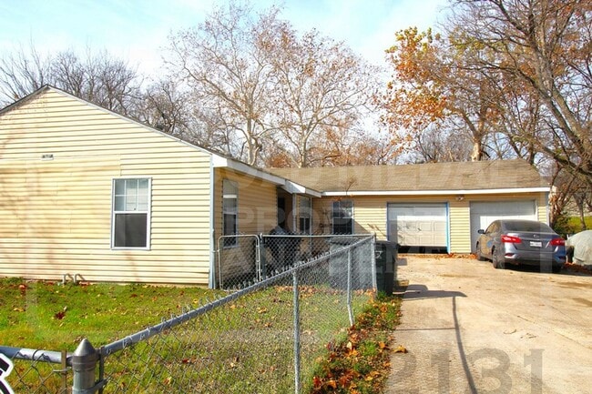 Building Photo - 905-907 Estelle Ave Unit 905