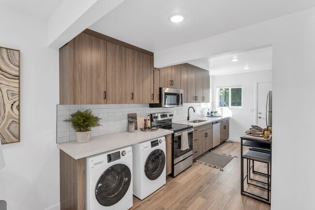 Photo - Renovated Apartment Near the University of... Unit 7